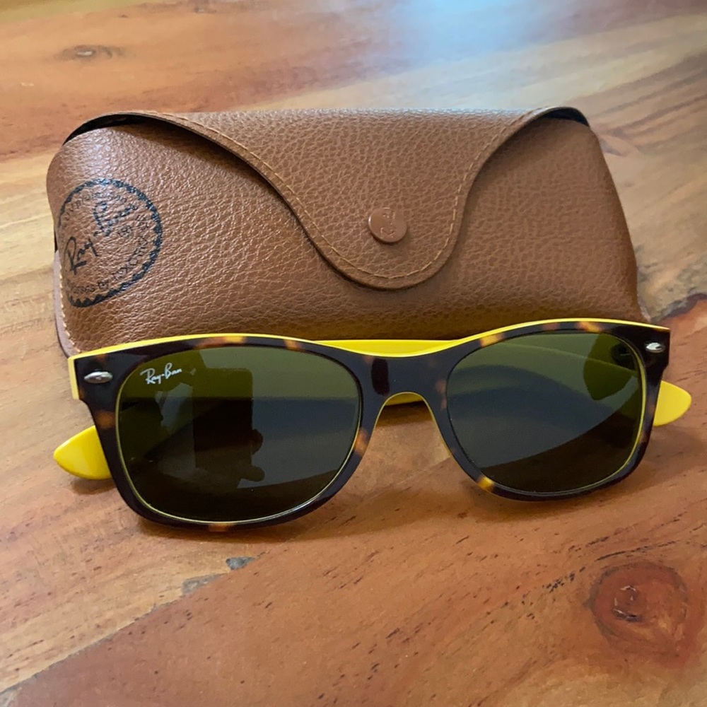 Ray-Ban New Wayfarer Color Mix RB2132 6014/85
Tortoise/ Havana Brown/ Yellow